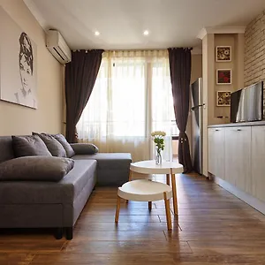 exclusive-apartment-in-the-city-center.plovdiv-hotels.com/